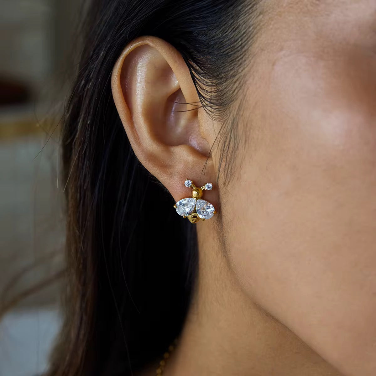 Sparking Bee Studs